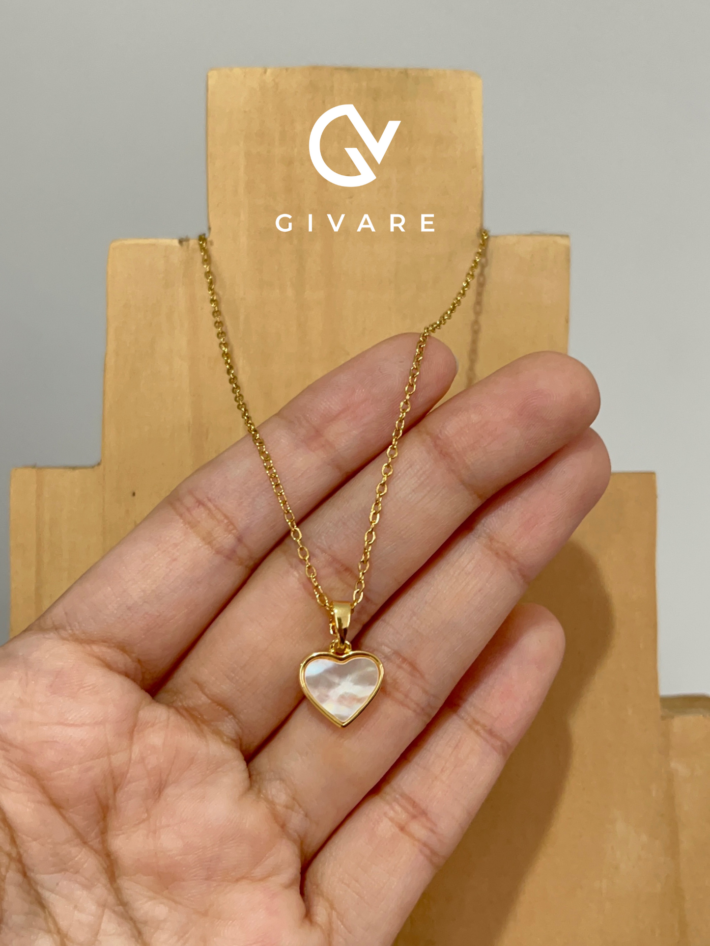 Conjunto de cadena y aretes "corazón perlado"