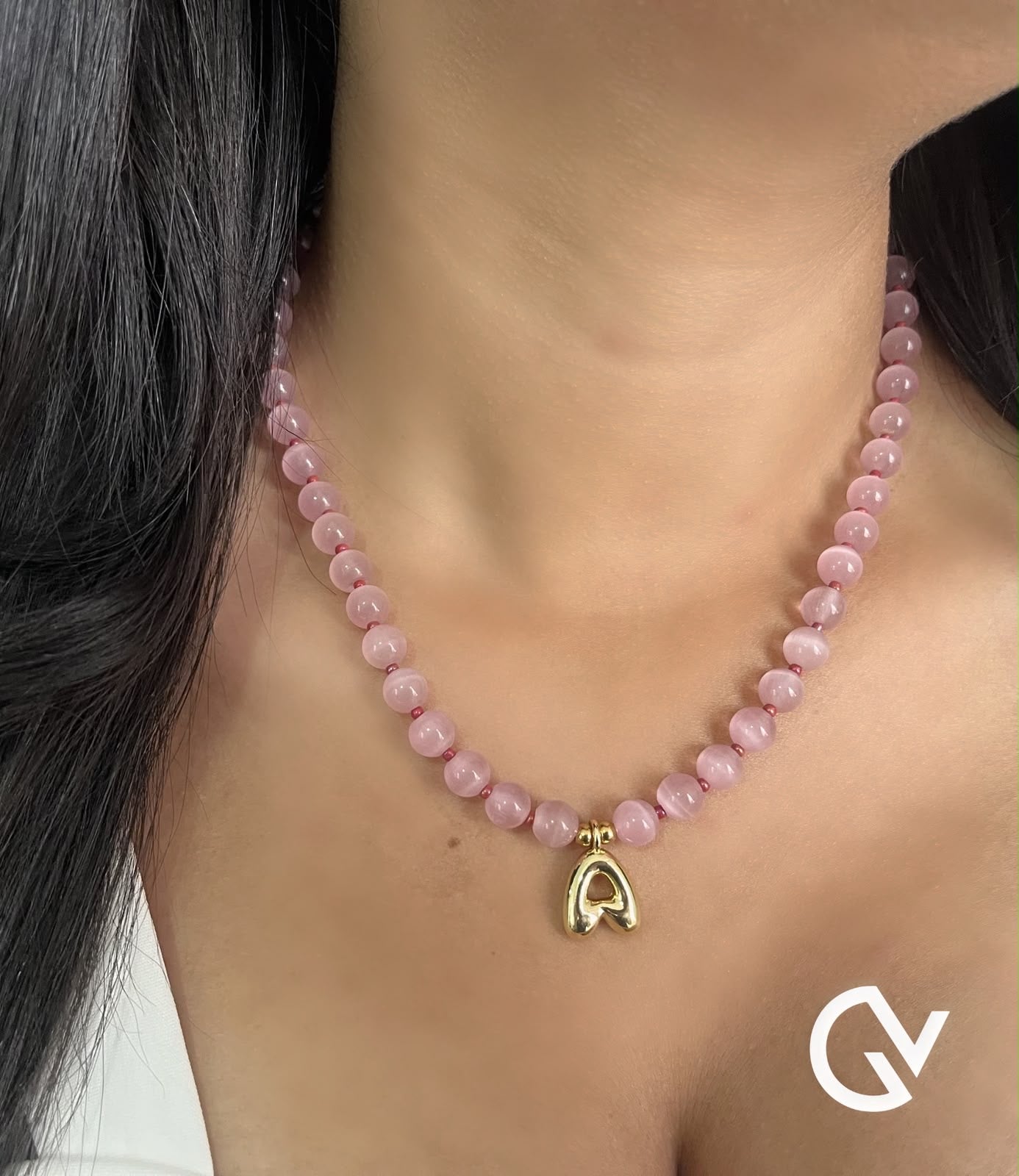 Collar con inicial globito