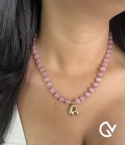 Collar con inicial globito
