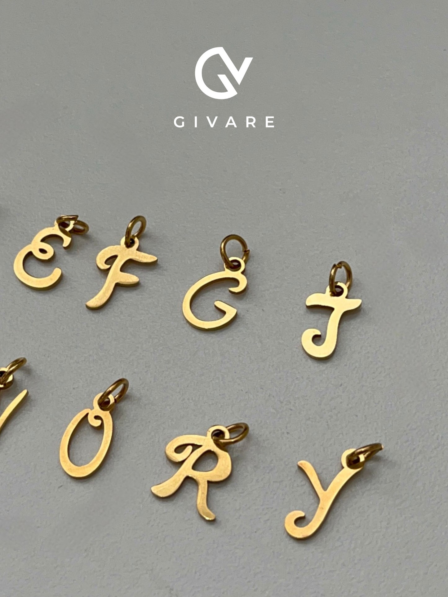 Cadena con inicial y Perlas de Río