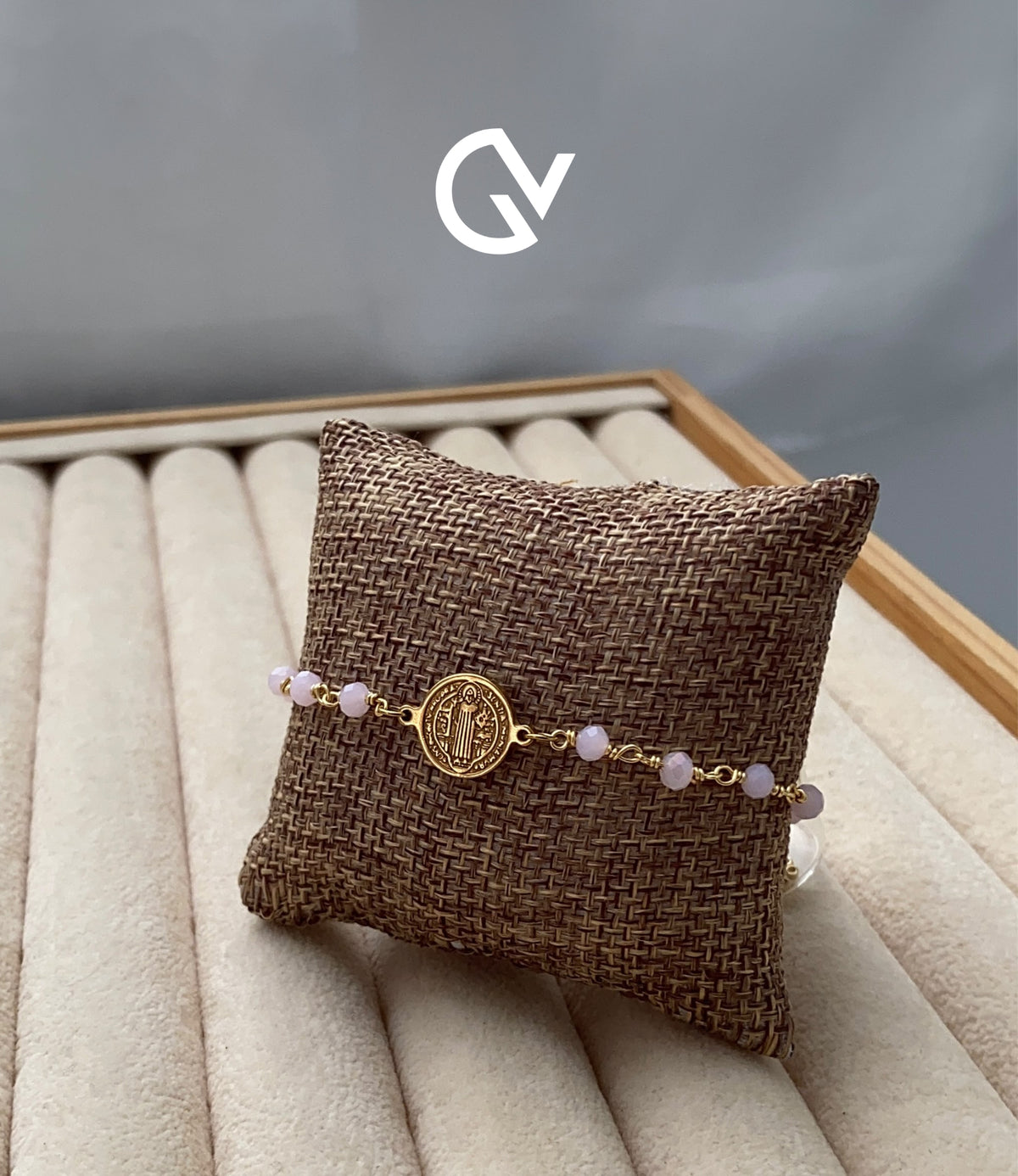 Pulsera entorchada con dije San Benito